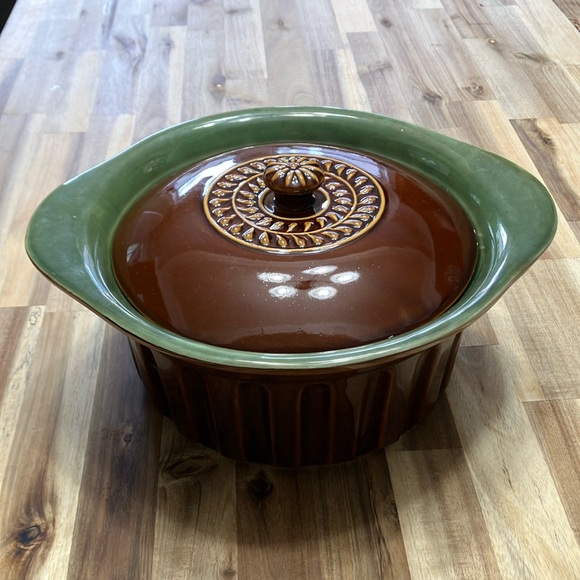 Savinio Other - Savinio Stoneware - Green and Brown Casserole Crock with Lid